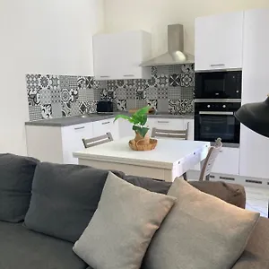 Charming Central Townhouse In By Assetflow Pro Apartament